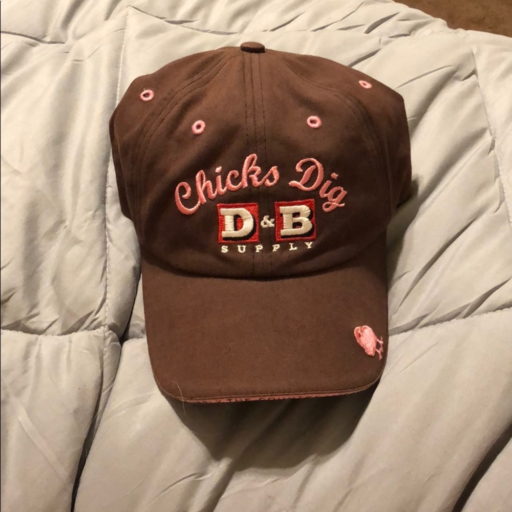 Chicks dig hat
